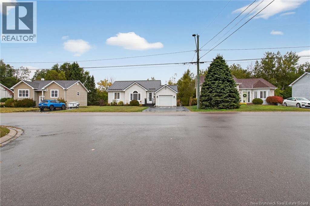52 Frederic, Dieppe, New Brunswick  E1A 7H9 - Photo 3 - NB130504