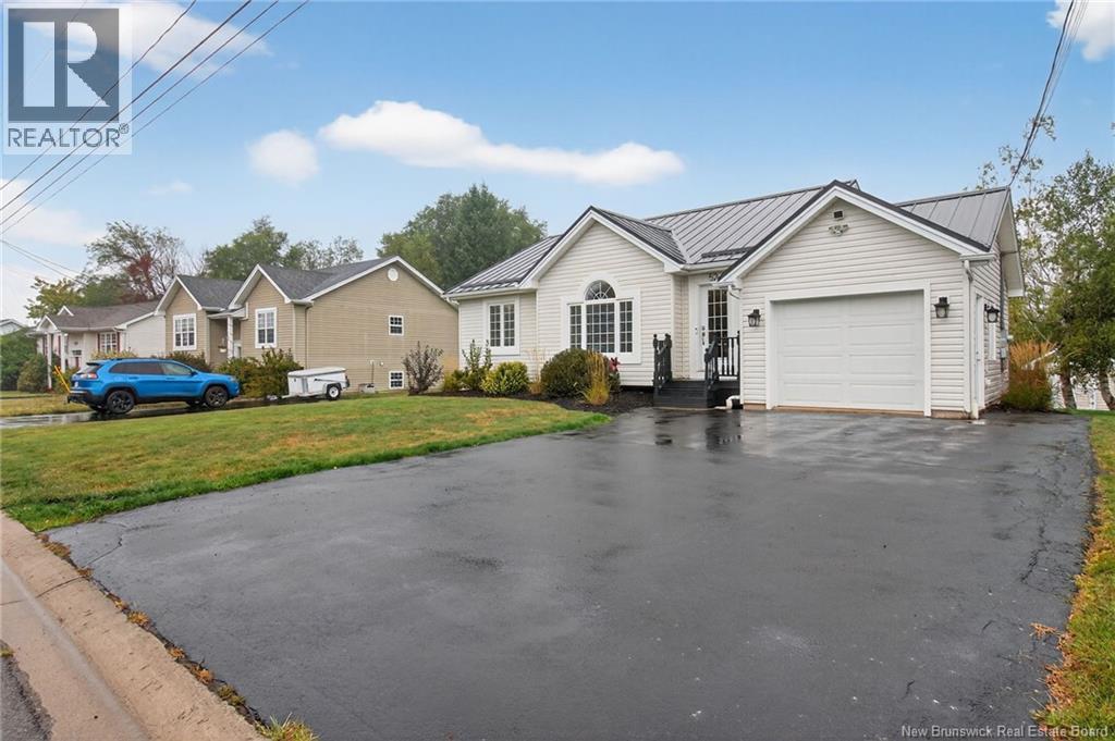 52 Frederic, Dieppe, New Brunswick  E1A 7H9 - Photo 7 - NB130504