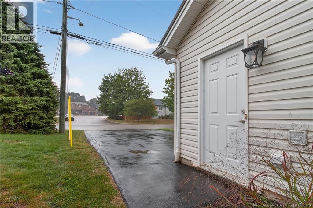 52 Frederic, Dieppe, New Brunswick  E1A 7H9 - Photo 9 - NB130504