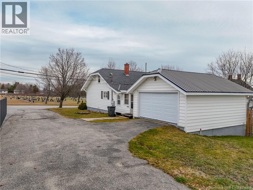 445 Newcastle Boulevard, Miramichi, New Brunswick  E1V 2K3 - Photo 3 - NB130219
