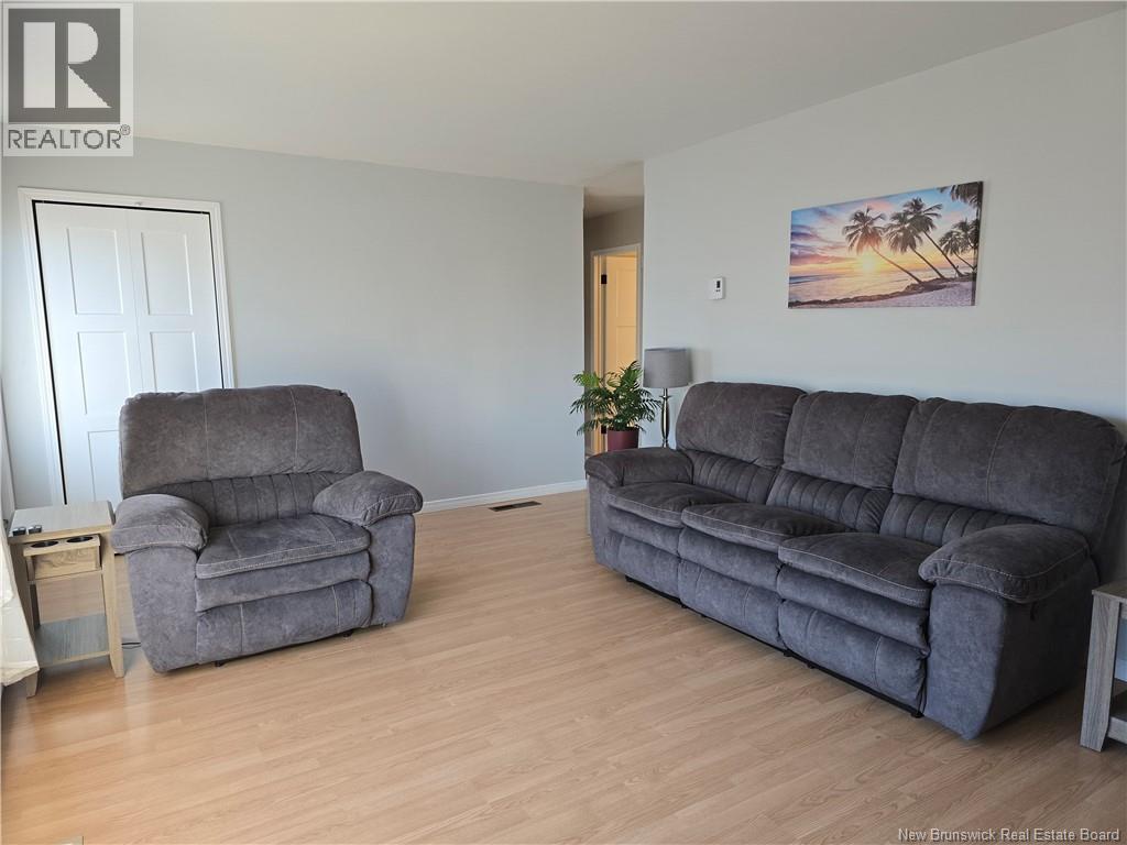 992 Principale, Beresford, New Brunswick  E8K 2H6 - Photo 11 - NB130540