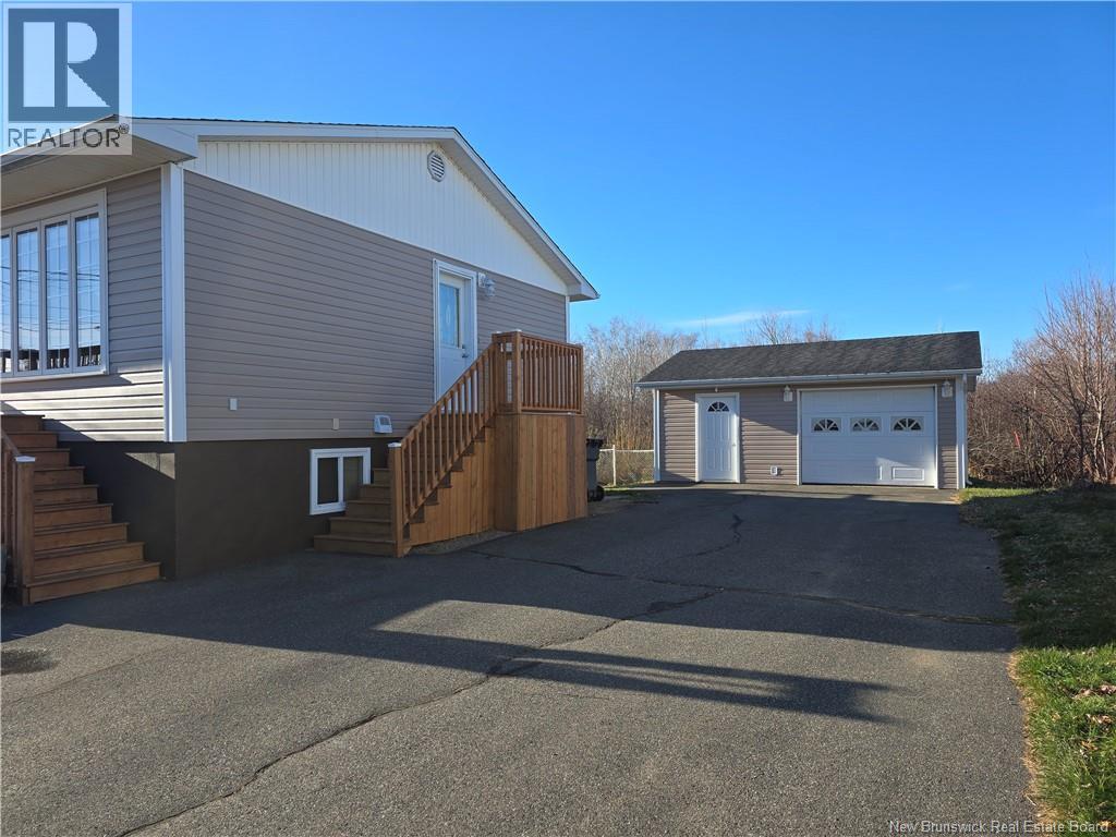 992 Principale, Beresford, New Brunswick  E8K 2H6 - Photo 3 - NB130540