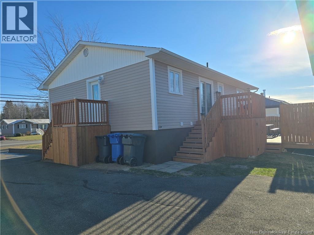 992 Principale, Beresford, New Brunswick  E8K 2H6 - Photo 4 - NB130540