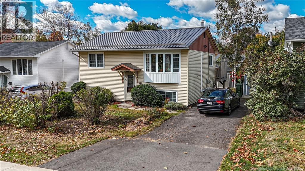 50 Lilac Crescent, Fredericton, New Brunswick  E3A 2G9 - Photo 2 - NB130227