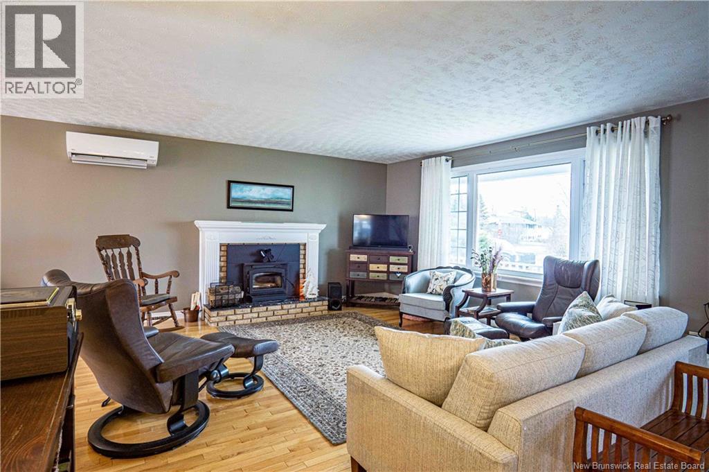 6 Sprucewood Drive, New Maryland, New Brunswick  E3C 1C7 - Photo 3 - NB130611