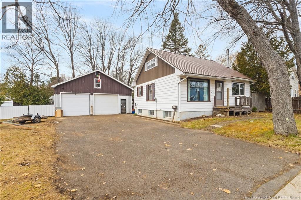 27 Young Street, Fredericton, New Brunswick  E3A 3Y3 - Photo 2 - NB130700