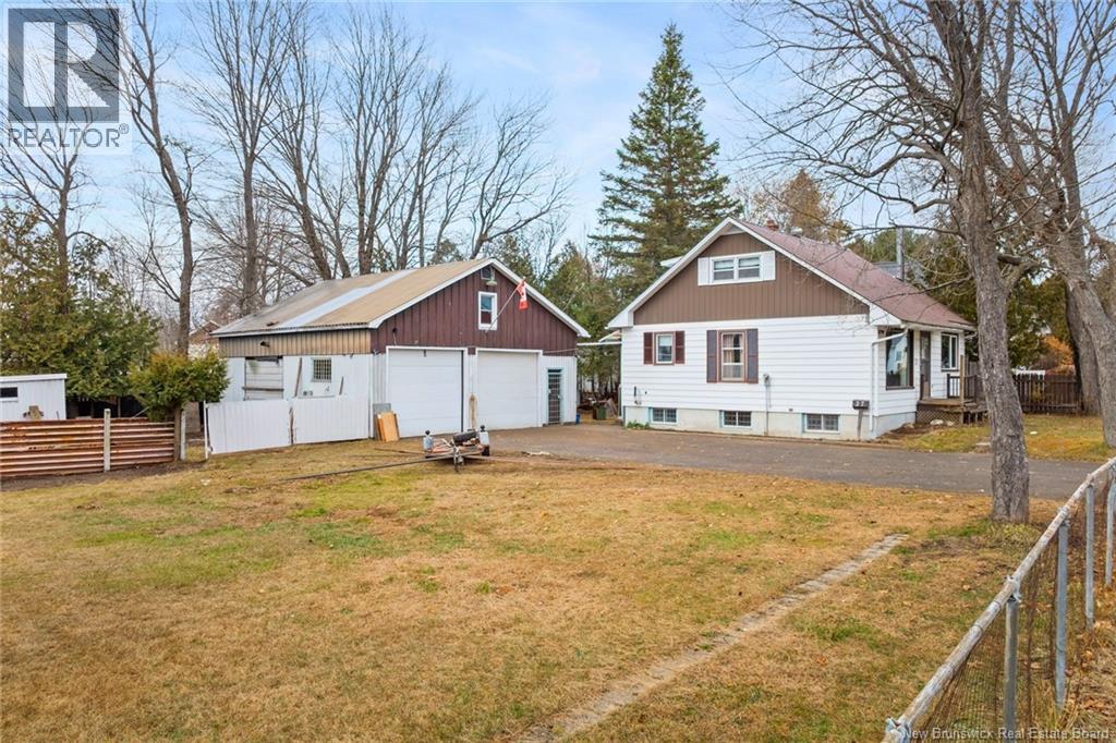 27 Young Street, Fredericton, New Brunswick  E3A 3Y3 - Photo 4 - NB130700