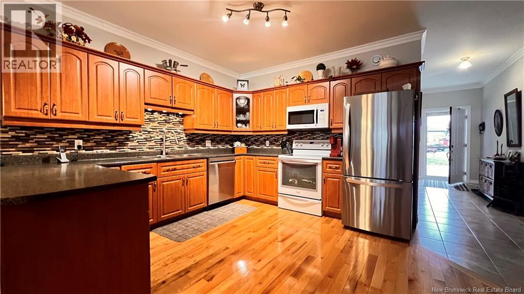 336 Parkside, Bathurst, New Brunswick  E2A 1N4 - Photo 6 - NB130661