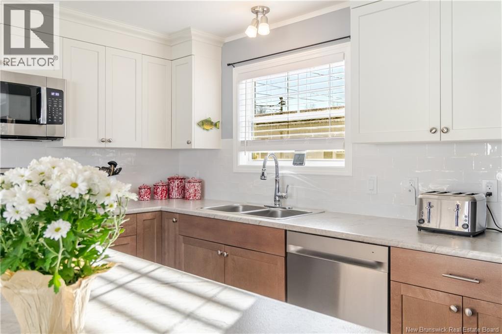 215 Moore Street, Fredericton, New Brunswick E3A 8L6 - Photo 2 - NB130714