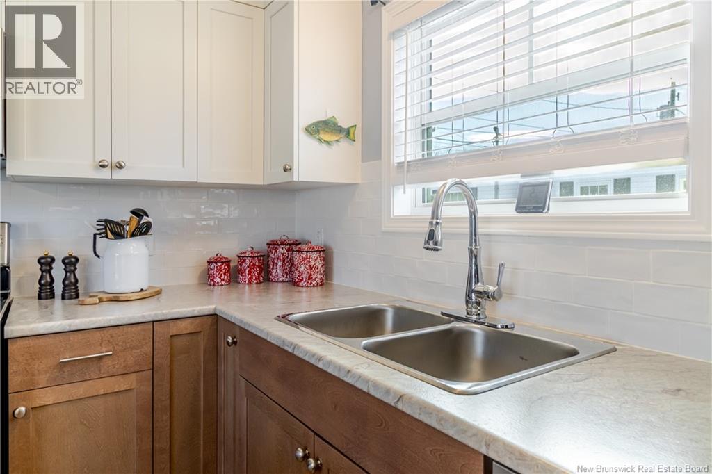 215 Moore Street, Fredericton, New Brunswick E3A 8L6 - Photo 4 - NB130714