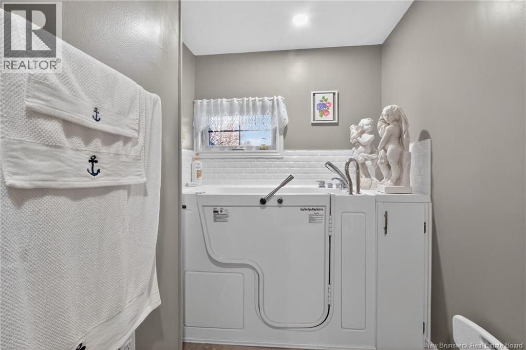 9427 Main Street, Richibucto, New Brunswick  E4W 4B8 - Photo 7 - NB130730