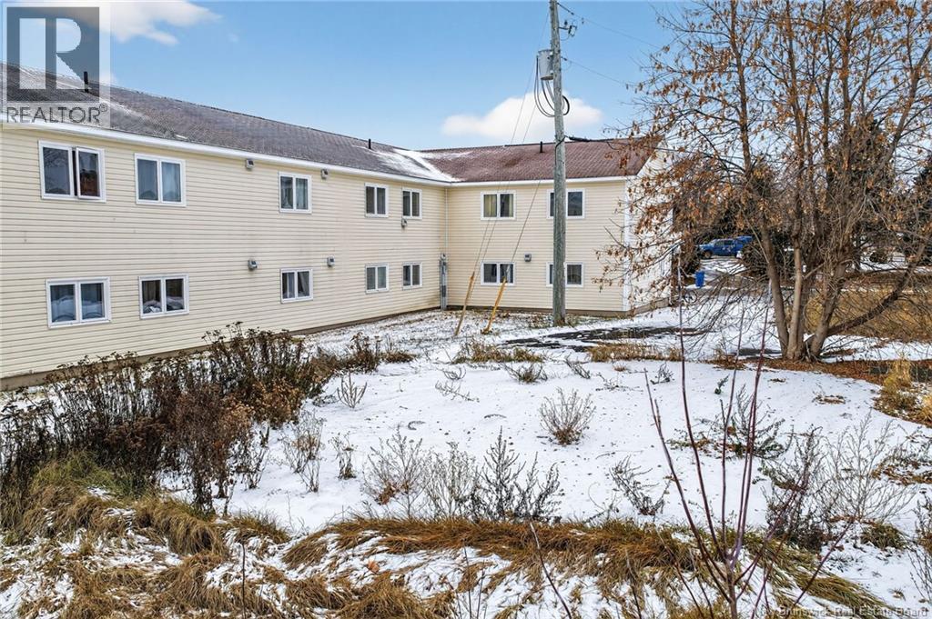 725 Univesity Drive, Bathurst, New Brunswick E2A 0A9 - Photo 3 - NB130947
