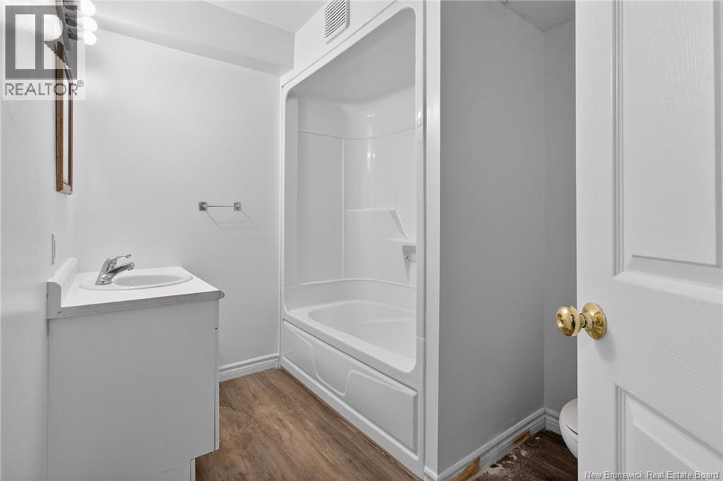 725 Univesity Drive, Bathurst, New Brunswick E2A 0A9 - Photo 35 - NB130947