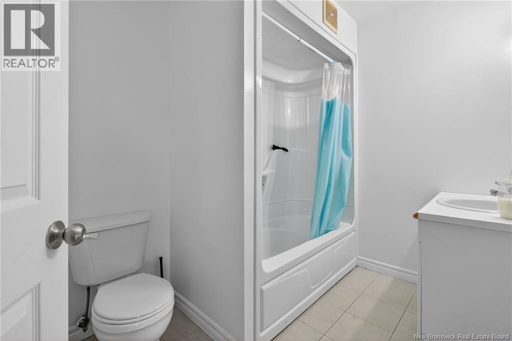 725 Univesity Drive, Bathurst, New Brunswick E2A 0A9 - Photo 43 - NB130947