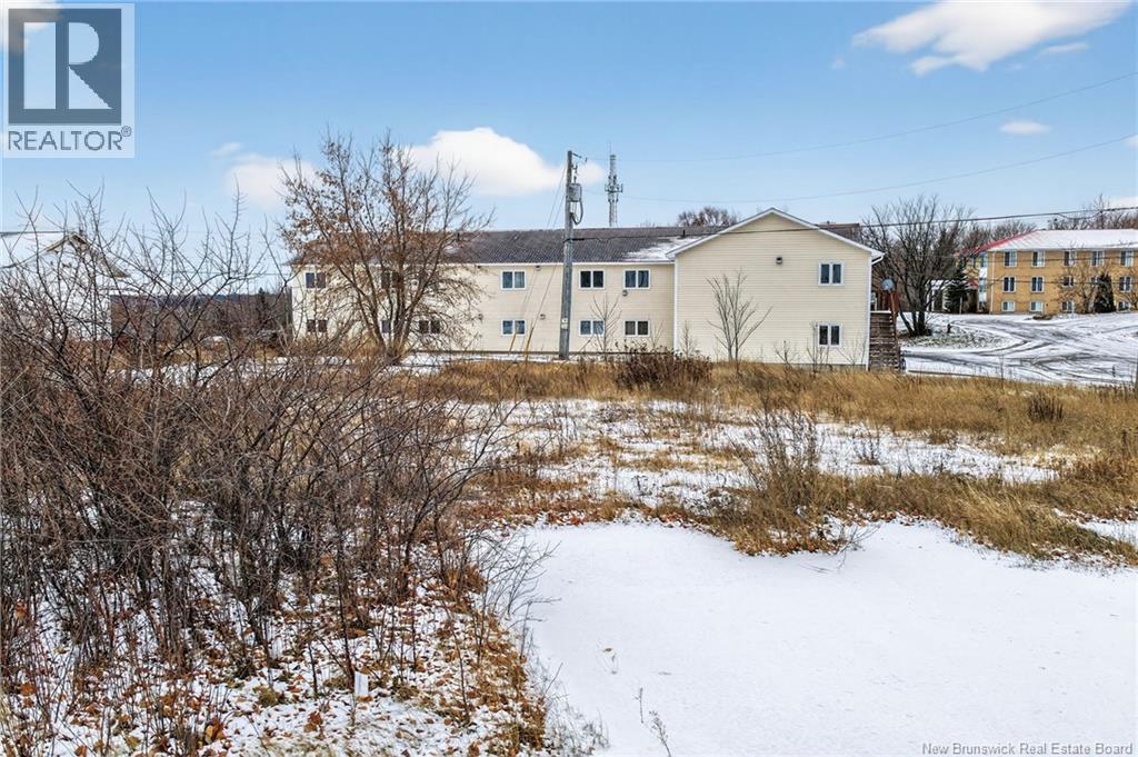 725 Univesity Drive, Bathurst, New Brunswick E2A 0A9 - Photo 5 - NB130947