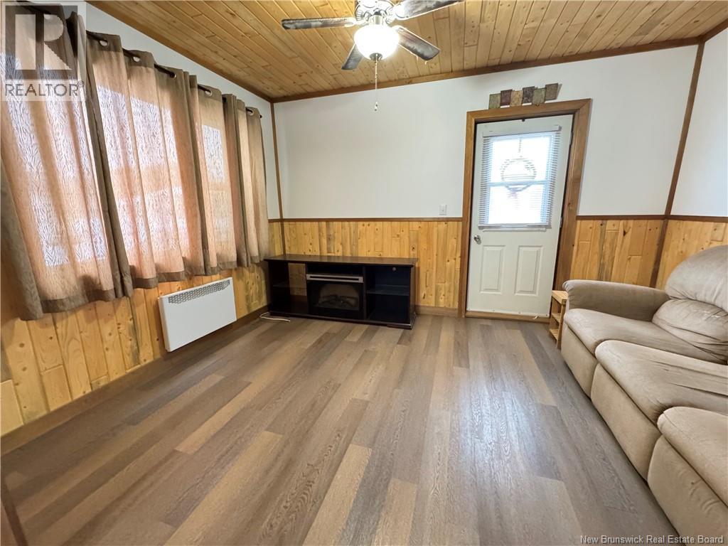 30 Évangéline Street, Saint-Quentin, New Brunswick  E8A 1M6 - Photo 6 - NB130979