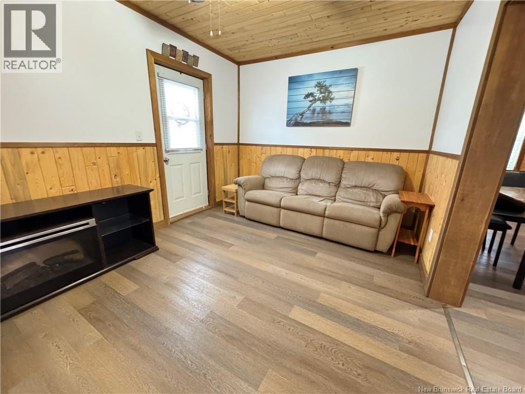 30 Évangéline Street, Saint-Quentin, New Brunswick  E8A 1M6 - Photo 7 - NB130979