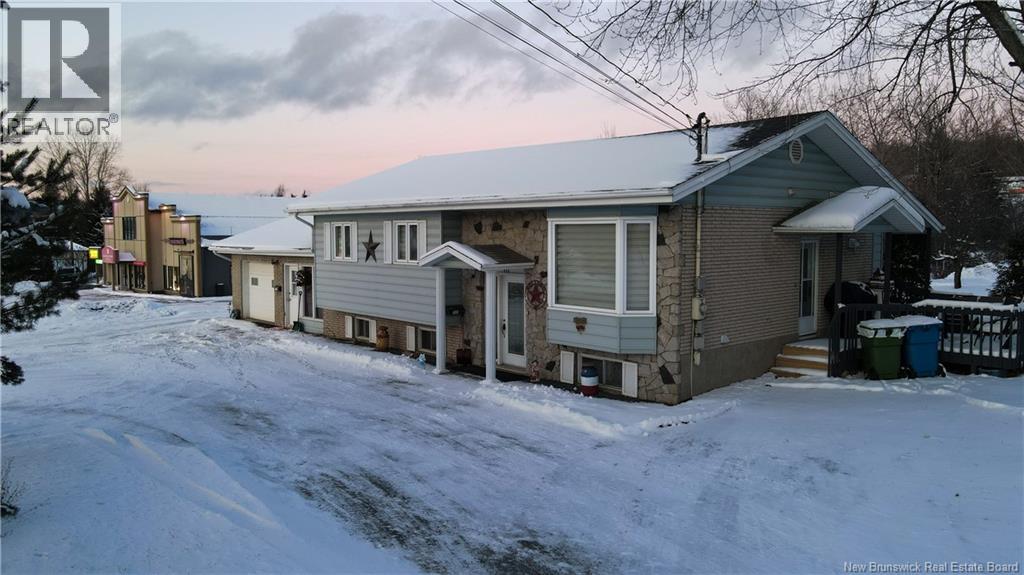 711 Victoria Street, Edmundston, New Brunswick E3V 3S9 - Photo 1 - NB130994