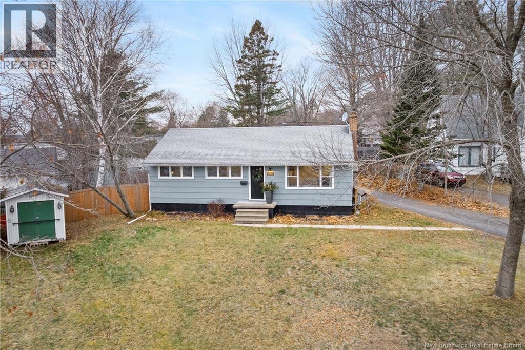 201 Willow Avenue, Fredericton, New Brunswick  E3A 2E3 - Photo 2 - NB130993