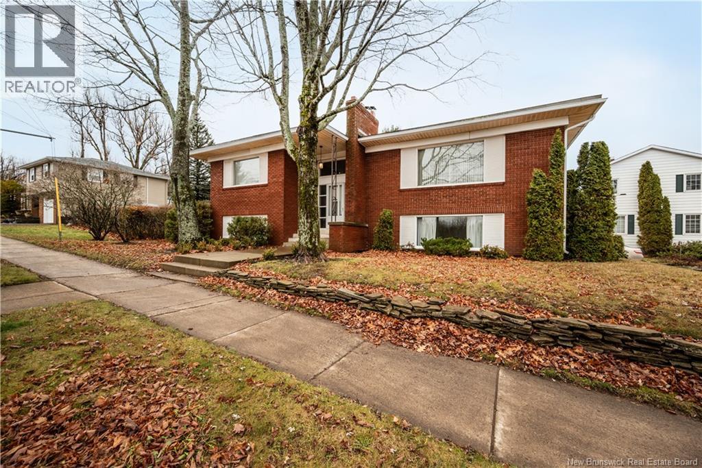 200 Mount Royal Boulevard, Moncton, New Brunswick E1E 2W1 - Photo 2 - NB130977