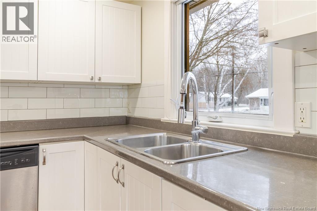 11 Corbett Avenue, Fredericton, New Brunswick E3A 3X3 - Photo 4 - NB130966