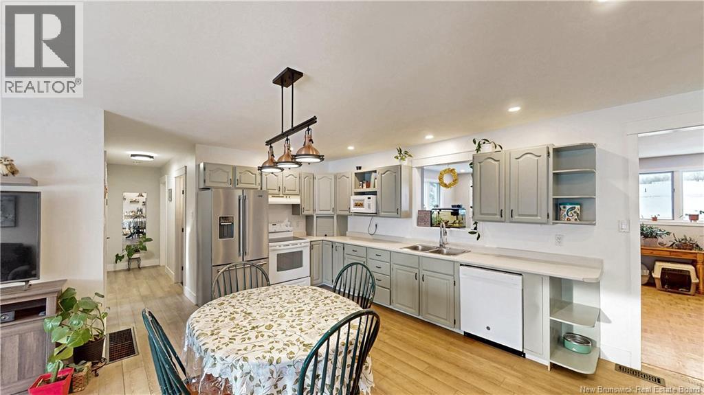 8 Randall Drive, Hampton, New Brunswick  E5N 8A9 - Photo 7 - NB131628