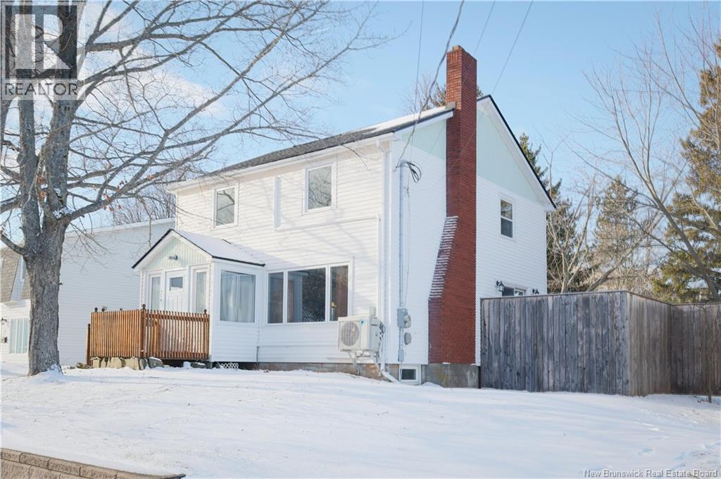 32 Beechwood Avenue, Moncton, New Brunswick  E1A 4Z3 - Photo 2 - NB132212