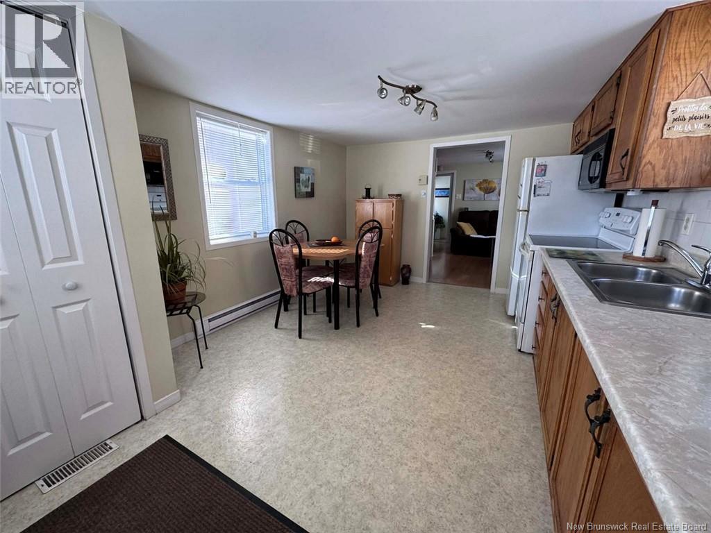38 39th Avenue, Edmundston, New Brunswick  E3V 2X2 - Photo 3 - NB133082