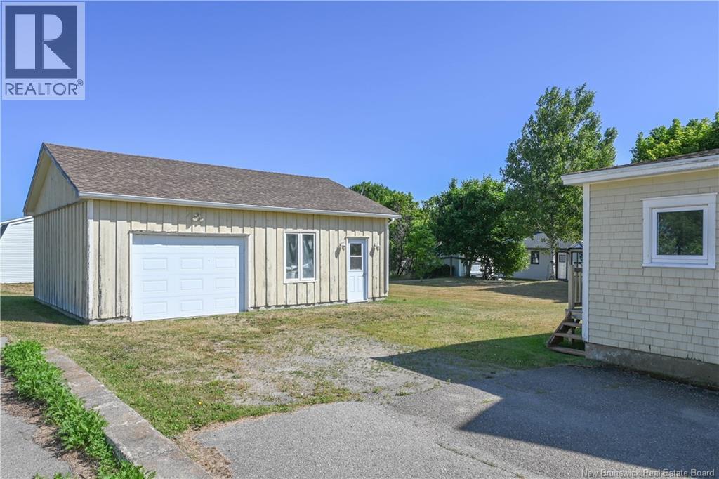 351 Saint-Pierre E. Boulevard, Caraquet, New Brunswick  E1W 1B4 - Photo 10 - NB133222