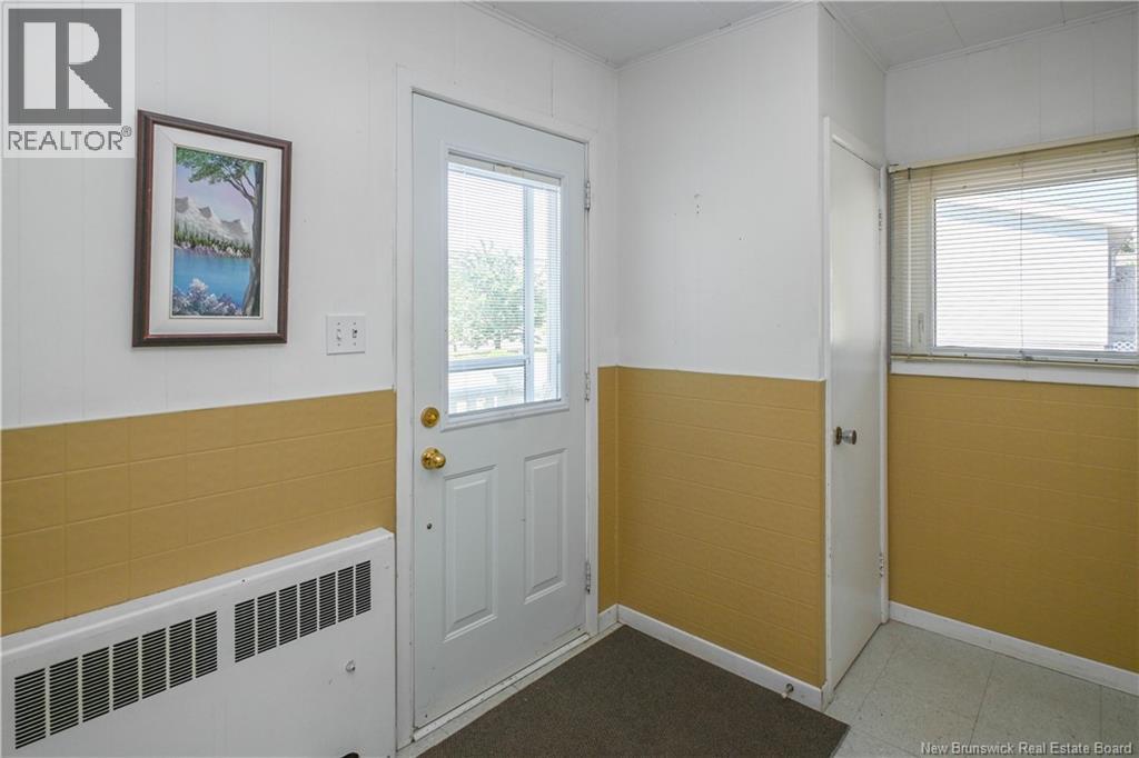 351 Saint-Pierre E. Boulevard, Caraquet, New Brunswick  E1W 1B4 - Photo 12 - NB133222