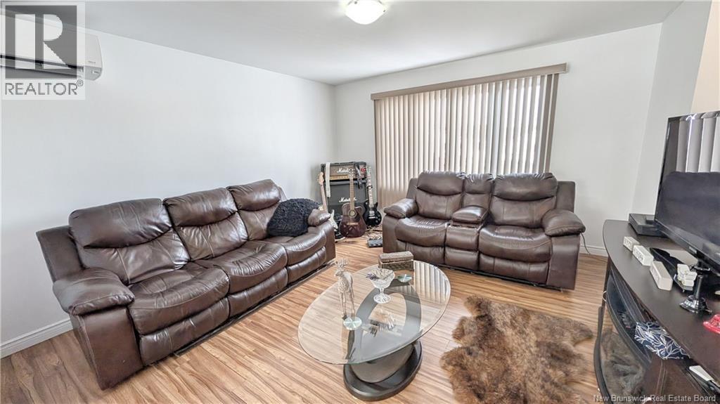 925-927 Victoria Avenue, Bathurst, New Brunswick  E2A 3K1 - Photo 2 - NB135798