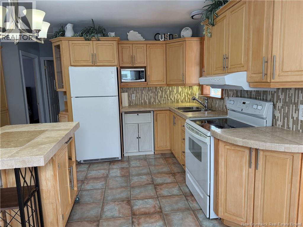 4 DubÉ Street, Edmundston, New Brunswick  E3V 2G2 - Photo 8 - NB136420