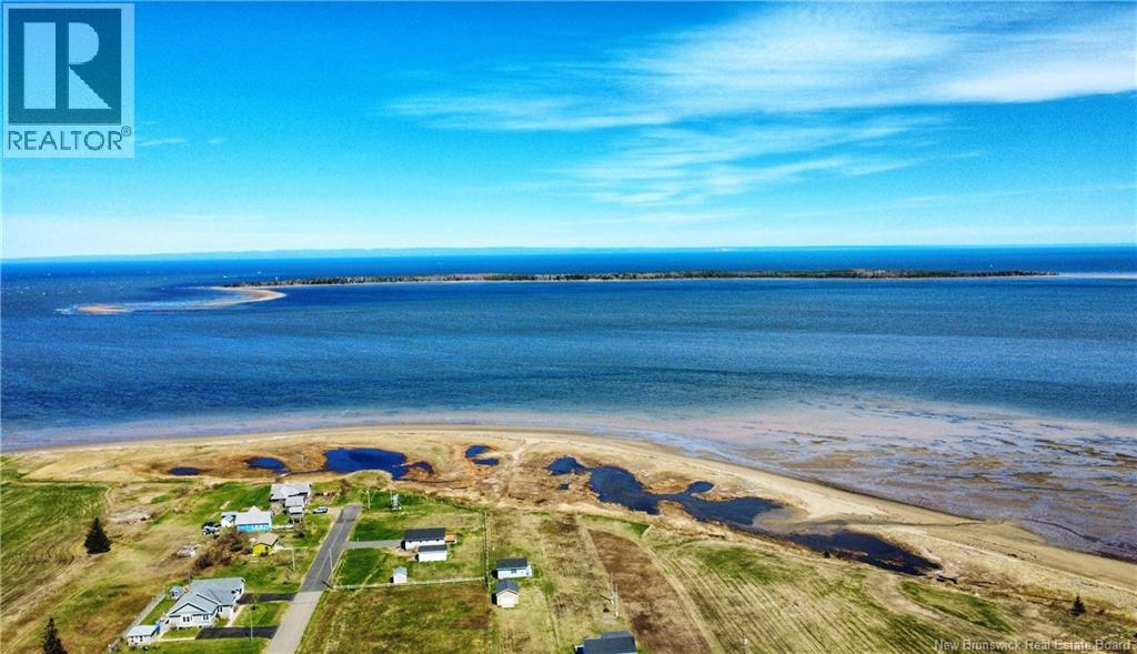 367 Rue De L'Île, Caraquet, New Brunswick  E1W 1B4 - Photo 2 - NB137202