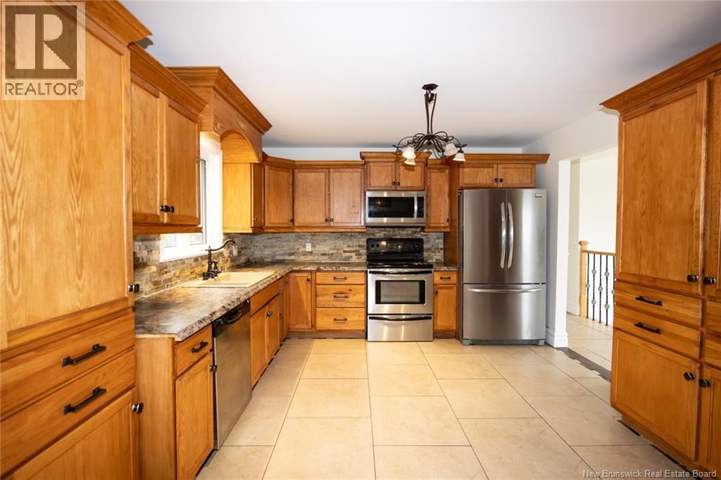 372 Kimble Drive, Fredericton, New Brunswick  E3B 6Y5 - Photo 3 - NB138570