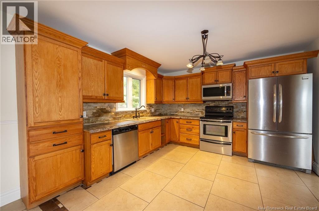 372 Kimble Drive, Fredericton, New Brunswick  E3B 6Y5 - Photo 4 - NB138570