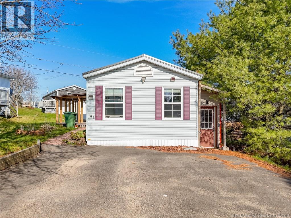 41 Bayberry Street, Fredericton, New Brunswick E3C 1L8 - Photo 5 - NB138357
