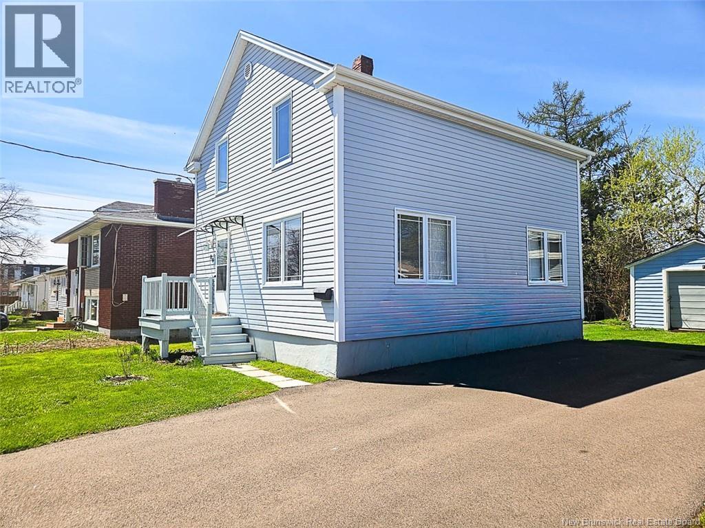 80 Oakland Avenue, Moncton, New Brunswick  E1C 7P1 - Photo 2 - NB139414