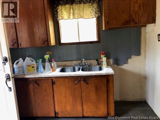 689 Salisbury Road, Moncton, New Brunswick  E1E 1C1 - Photo 2 - NB140716