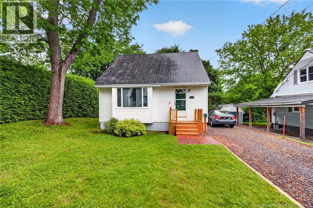 623 Reid Street, Fredericton, New Brunswick E3B 3V6 - Photo 1 - NB142117