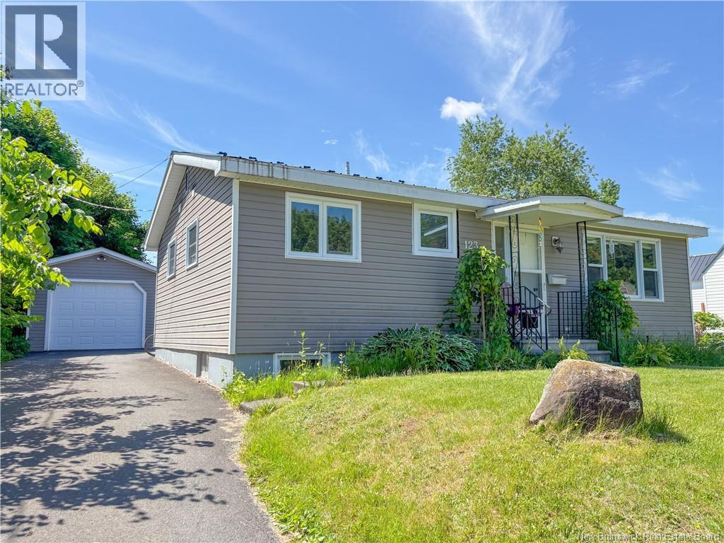 123 Cambridge Street, Woodstock, New Brunswick  E7M 1E1 - Photo 35 - NB142219