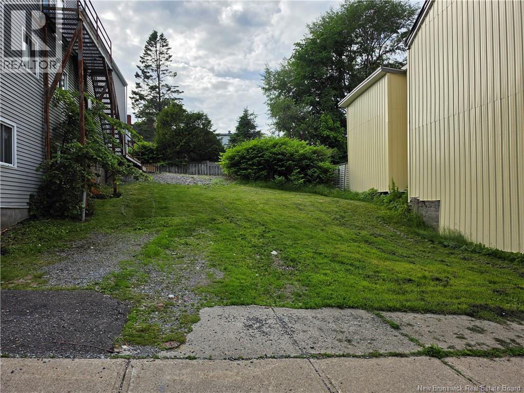 143 Guilford Street, Saint John, New Brunswick E2M 1V5 - Photo 1 - NB142946