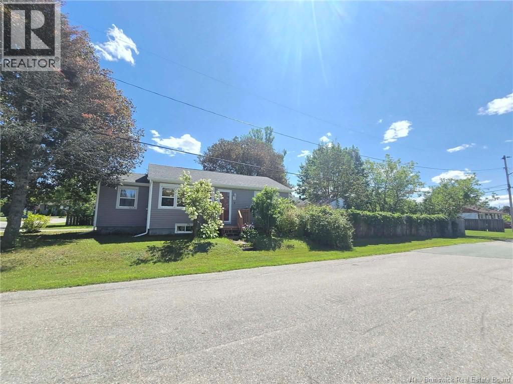 3 Miramichi Avenue, Miramichi, New Brunswick E1N 1P6 - Photo 2 - NB146555