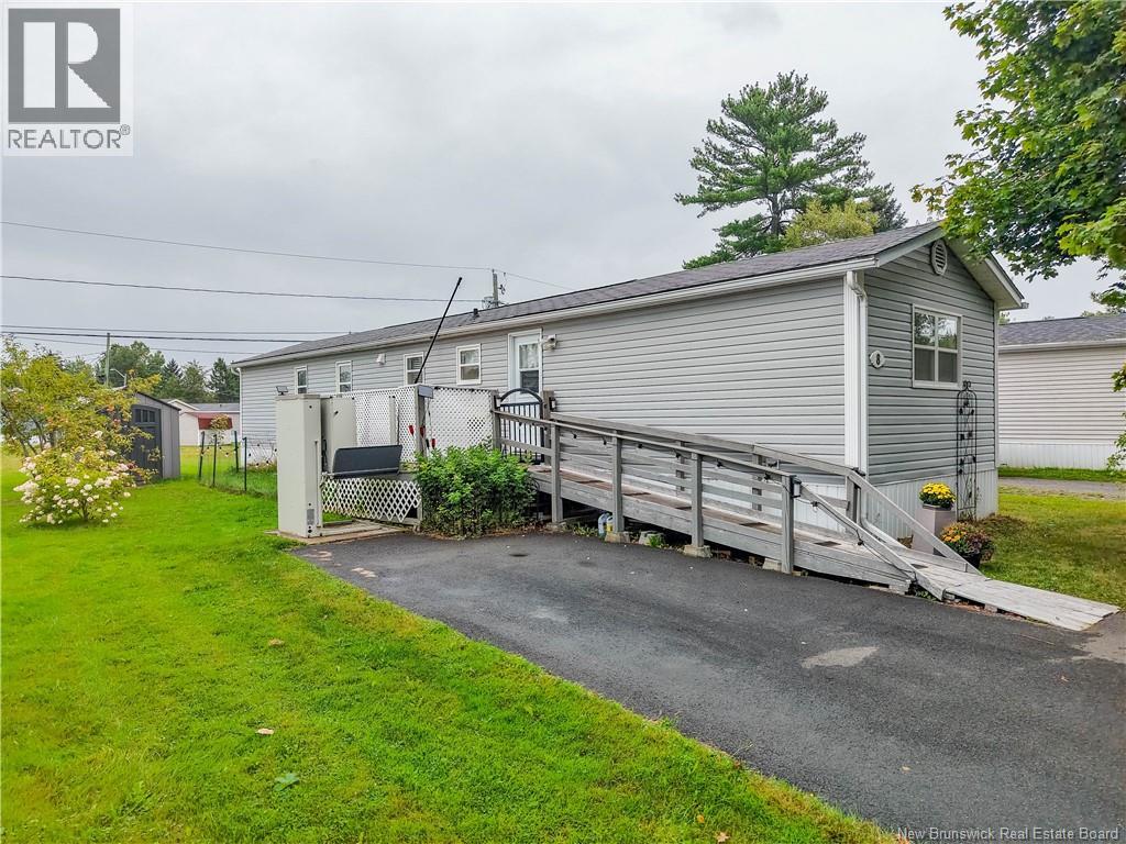 8 Wood Avenue, Lincoln, New Brunswick E3B 6V5 - Photo 1 - NB145965