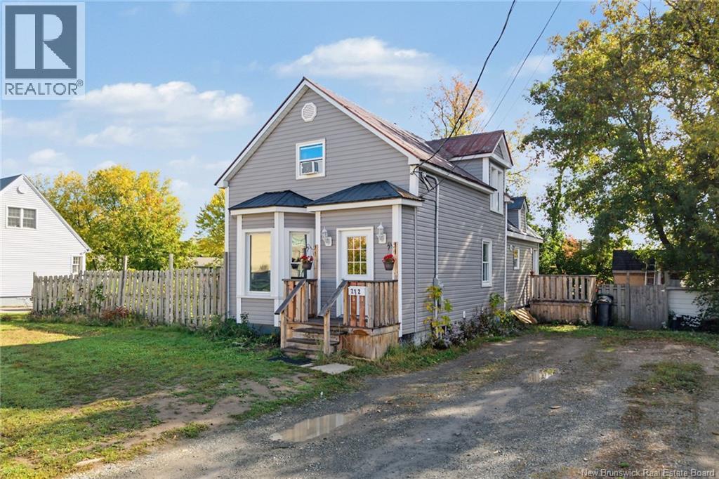 272 Hughes Street, Devon, New Brunswick  E3A 2W3 - Photo 3 - NB149430